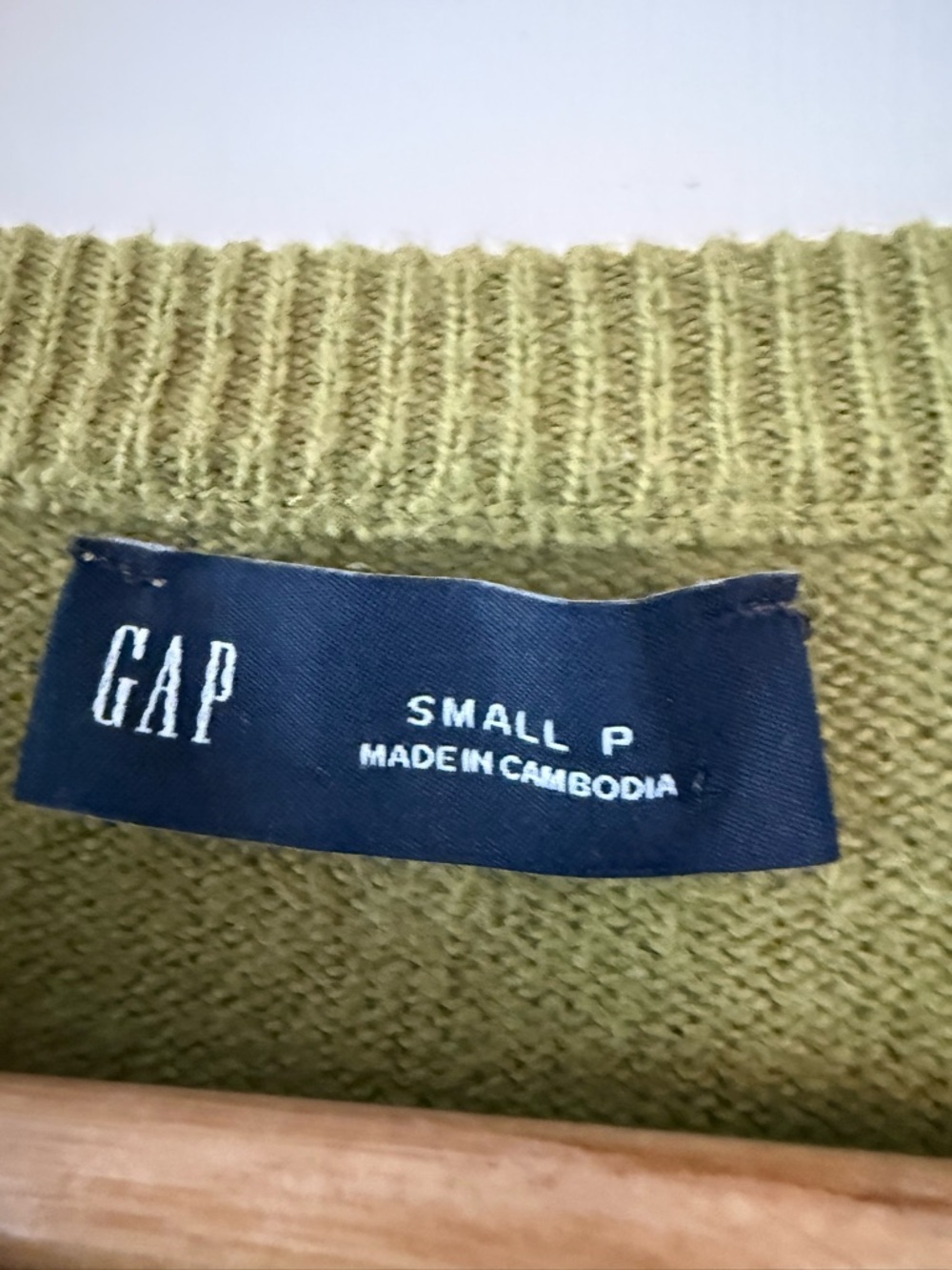GAP Cashsoft Green Crewneck Button Cardigan Sweater - Picture 2 of 3